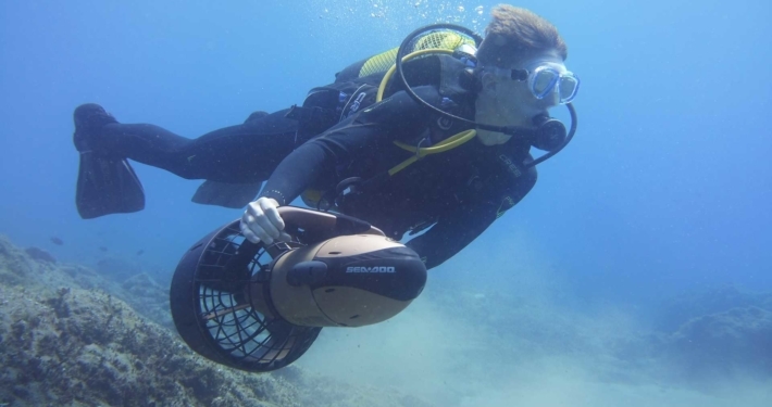 Tauchen mit Unterwasserscooter